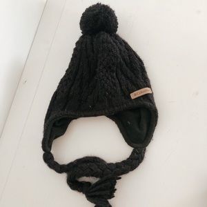 Columbia winter black hat with poof